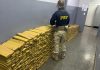 PRF apreende quase uma tonelada de maconha após traficante capotar veículo em fuga